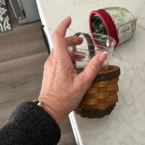 Beautifull LONGABERGER BASKET with Christmas liner and plastic insert